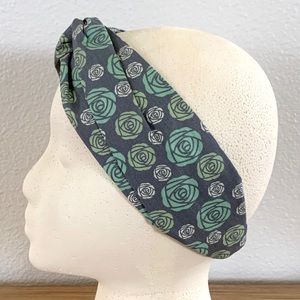 Top Twist Headband With Green Roses